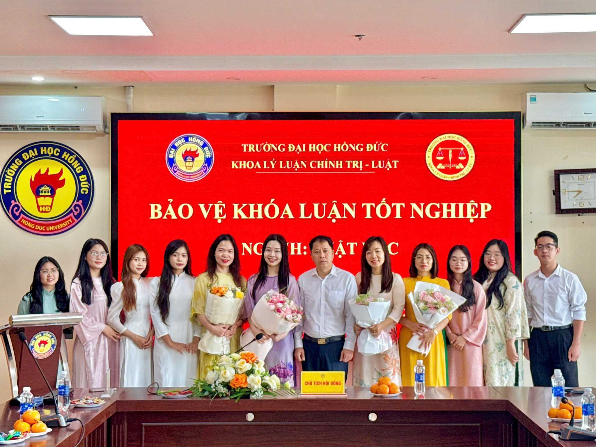 LỄ BẢO VỆ KHÓA LUẬN TỐT NGHIỆP